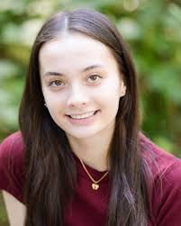 Another senior share! Evie is a Sprague Class of 2025 senior — and my  former neighbor and a killer volleyball player. So awesome to catch up with  her and capture these fun