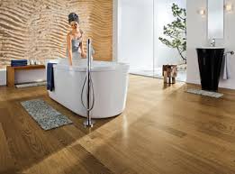 Diese laminat fürs badezimmer pic wurde verfasst von karen miller und gekennzeichnet werden bad, badezimmer, badezimmer ideen tag. Holzboden Im Bad Mit Haro Parkett Spa