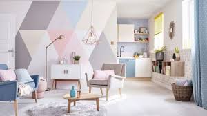 Ed oggi imbiancare un appartamento è diventata una di quelle operazioni che le persone amano fare in fai da te e cioè per conto proprio. Come Procedere Alla Pittura Delle Pareti Di Casa
