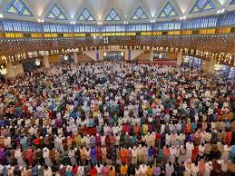 Solat sunat aidilfitri bagi selangor ditetapkan pada 8.30 pagi pengarah jabatan agama islam selangor (jais), datuk haris kasim berkata, penyelarasan itu dibuat bagi mengelakkan kekeliruan kepada jemaah dan ketidakseragaman waktu solat di antara masjid dan surau di negeri ini katanya. Belum Ada Ketetapan Solat Aidilfitri Di Selangor