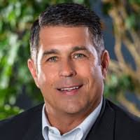 Roberto Llamas's Instagram, Twitter & Facebook