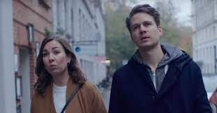 S agaen om julie og jesper har hverken fået nok opmærksomhed eller bred anerkendelse. Ny Dansk Serie Borer Dybt I 30 Ars Krisen Se Traileren Til 29 Nyhed