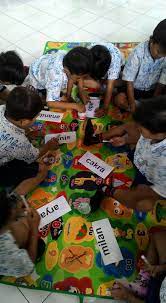 Cara membuat ini bisa diterapkan kalau kamu sedang bikin kartu lebaran anak tk. Menghias Kartu Nama Panggilan Sip School Tk Playgroup Facebook