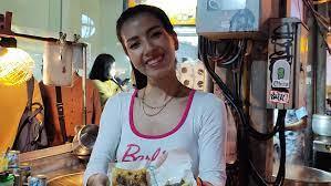 Benjawan Kaewsaen The Inspiring Roti Lady of Bangkok - A Street & Village  Eats Adventure