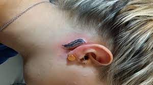 Das traumfänger tattoo sieht schön an diversen körperstellen aus. Feder Tattoo Bedeutung Und Vorlagen Tattoos Zenideen