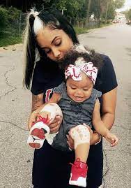 This Little Girl Was Born With The Exact Same Patch Of White Hair As Her Mom White Streak In Hair Family Photo Outfits Winter Family Photo Outfits