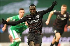 Stuttgart, germany (ap) — stuttgart says congolese forward silas wamangituka has been playing under a false name and is a year older than previously thought. Doppelpack Von Silas Wamangituka