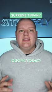 👕💍 Supreme x Tiffany Box Logo! #surpeme #tiffany #sneakernews  #tiffanyandco #sneakerhead #fashion #reseller