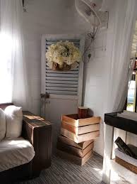Ternyata, saat dijadikan dekorasi rumah, kayu ini dapat memberikan hasil yang tampil sangat menawan! Transformasi Ruang Tamu Farmhouse Rustic Buat Sendiri Bajet Jadi Rendah Mingguan Wanita