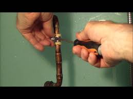 Fuite D Eau Reparee En Urgence Sans Couper L Eau Ou Le Comp Mens Bracelet