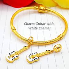 So untuk cincin berlarutan kita buka cincin yang ada supaya kita tidak keliru eh cantik semua cincin tu nasib dah grab before pkp boleh grab lagi aa okey ini cincin belah rotan klasik klasik eh daripada aa gold lokal yang kak icha nak share kesemuanya adalah satu warna. Cincin Belah Rotan High Finishing V22