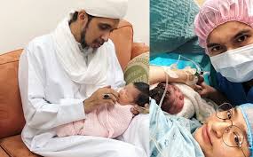 Cantik sungguh wajah julia saling tak tumpah seperti. Anak Ziela Jalil Bersalin