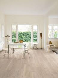 Quickstep Classic Moonlight Oak Light Qsm076 Laminate Flooring Living Room Flooring House Flooring Dining Room Floor