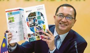 Antara bahan tersebut adalah seperti buku panduan pelaksanaan pentaksiran sekolah dan buku panduan pelaksanaan pentaksiran berasaskan sekolah. Pentaksiran Pacu Transformasi Sistem Pendidikan