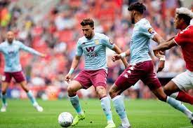 والتقى ليستر سيتى مع نظيره أستون فيلا في 90 مباراة بالدوري الإنجليزي الممتاز، فاز يذكر أن أستون فيلا لديه مباراة مؤجلة ضد مانشستر سيتى الذى بدأ الموسم متأخرا بسبب. ÙƒÙŠÙ ÙŠØ¸Ù‡Ø± ØªØ±ÙŠØ²ÙŠØ¬ÙŠÙ‡ Ù…Ø¹ Ø£Ø³ØªÙˆÙ† ÙÙŠÙ„Ø§ ÙŠÙ„Ø§ÙƒÙˆØ±Ø©