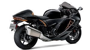 Suzuki engineers, designers and test riders worked relentlessly to evaluate and analyze every component then selected the absolute best elements to deliver the definitive performance hayabusa riders demand. Suzuki Hayabusa 2021 Price In India 2021 Suzuki Hayabusa Premiered Sales Begin By February End Times Of India