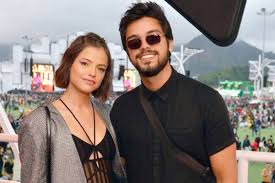 Ambos investiram na carreira de ator, e ambos conseguiram trabalhar na globo, que é a emissora responsável pela produção do. Agatha Moreira E Rodrigo Simas Recebem Diagnostico Positivo Para Covid 19