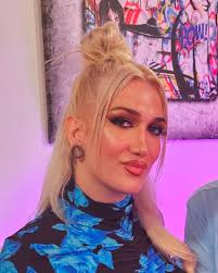 File:Icy&Sam (cropped).jpg - Wikimedia Commons