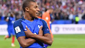 Kylian mbappe, ambassador for hublot. Kylian Mbappe Darum Zahlt Paris St Germain 180 Millionen Euro