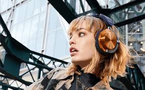 Dyson OnTrac Headphones Combine High-Tech Noise Cancellation with 2,000  Customization Options