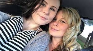 Mom and child look-alike winners