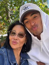 Photo of Jude Bellingham with his mother after the game 🫂🤗