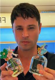 Marc Jacobs Daisy Perfect Vs Daisy Wild