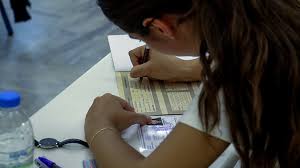 Το άγχος και η ψυχολογική φόρτιση που συνοδεύει τις πανελλαδικές εξετάσεις, μια διαδικασία που αξιολογεί την μόρφωση του παιδιού μετά από 12 χρόνια συνεχούς. Panelladikes E3etaseis Me Dyskolies H Glwssa Apaithtikh H Ek8esh Deite Tis Apanthseis