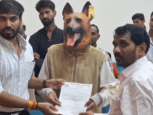 Khandwa Protest: Man Dressed As Dog In Municipal Corporation Jan Sunwai