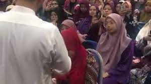 Alhamdulillah, kini sudah jadi muslim. Descargar Remaja Cina Ucap Kalimah Syahadah Di Tepi Jalan Mp3 Gratis Mimp3 2020