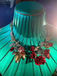 Floral arrangements come to life and inspire design at a.p. Dolce Gabbana Alta Gioielleria Starring Catherine De Medici News Defiles 1240363