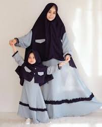 Gamisnya yang dibuat dengan desain terusan, memiliki lengan dengan pergelangan tangannya. 53 Desain Baju Gamis Ideas In 2021 Model Gamis Muslimah Dress Muslimah Fashion