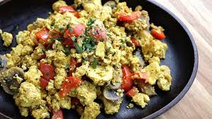 Recette De Tofu Brouille Dejeuner Fraichement Presse Recipe Vegan Meal Plans Savory Vegan Vegan Recipes