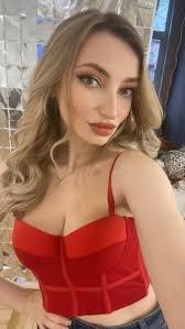 Shannon Yates's Instagram, Twitter & Facebook