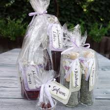 Papierreste aus dem reißwolf oder luftkissen sind hierfür ideal. Eingemachtes Schon Verpacken Schone Etiketten Fur Eingemachtes Selber Basteln Perlenkuchen