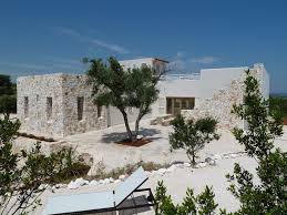architecturalement concu sea view villa a carovigno nr ostuni avec piscine chauffee carovigno maisons de pierre exterieurs de maison moderne couleurs exterieures de maison