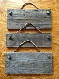 How To Make A Pallet Wood Sign 1001 Pallets Wood Pallet Signs Pallet Wall Decor Diy Wood Signs