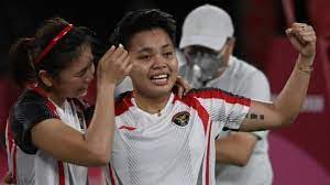 Ganda putri indonesia greysia polii dan apriyani rahayu merayakan kemenangan setelah berhasil menaklukkan du yue dan li yinhui dari cina pada babak perempat final olimpiade tokyo 2020 di musashino forest sport plaza, tokyo. Tdfhg4wield Km