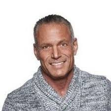 Eric Bayne's Instagram, Twitter & Facebook