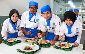 Pendidikan dan latihan teknikal dan vokasional (tvet) di politeknik mula diperkenal di malaysia melalui penubuhan politeknik pertamanya, politeknik ungku omar di ipoh di bawah pelan pembangunan pertubuhan diploma seni kulinari. Pendaftaran Diploma Kemahiran Malaysia Sg Education Group Sg Akademi Kl Sg Akademi Sarawak Miri Technology College