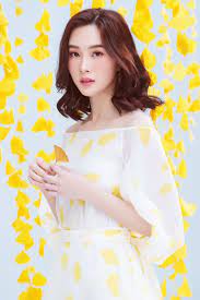 Khi trở thành mẹ, thu thảo càng kín tiếng hơn vể cuộc sống riêng, dù cô vẫn thường xuyên chia sẻ hình ảnh gia đình mình. Hoa Háº­u Ä'áº·ng Thu Tháº£o Hoa Co Nang Mua Thu Ngá»t Ngao Quyáº¿n RÅ© Vov Vn