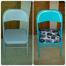 Transform Old Metal Folding Chairs All You Need Is 2 Cans Of Spray Paint And Chair Pads Can B Metal Folding Chairs Folding Chair Upholstered Swivel Chairs