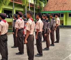Sekilas semaphore semaphore adalah cara mengirimkan berita atau pesan dengan menggunakan sepasang bendera dengan lanjut baca seni beladiri tapak suci. Sandi Pramuka Pengertian Macam Macam Contoh Lengkap