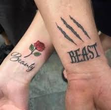 Tatuajes Para Parejas De Amor Y Amistad Disenos Originales En 2020 Tatuajes De Parejas Tatuajes De Pareja Disney Disenos De Tatuaje Para Parejas