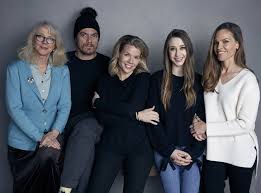 Сша, unified pictures, bona fide productions, look to the sky films режиссер: Q A Hilary Swank Elizabeth Chomko Talk New Family Drama What They Had Wtop