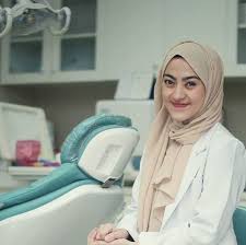 Baju yang dikenakan poppy sering yang berleher rendah dan sesekali terlihat belahan dada yang mengundang birahinya. March 2017 Page 3 Dental Id