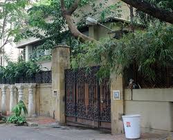 Sonam Kapoor Veteran Anil Kapoor Owns The Perfect Looking Bungalow In Juhu Where He Lives With His Jewellery Celebrity Houses Interior Celebrity Houses House