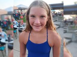 Edwardsville's girls swim team shoots for top 10 state finish this year