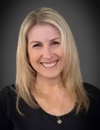 Tammy Hollett's Instagram, Twitter & Facebook