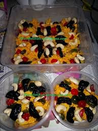 Sejarahnya puding ini dihidangkan untuk keluarga diraja negeri pahang. Puding Raja Suka Suka Nak Tulis